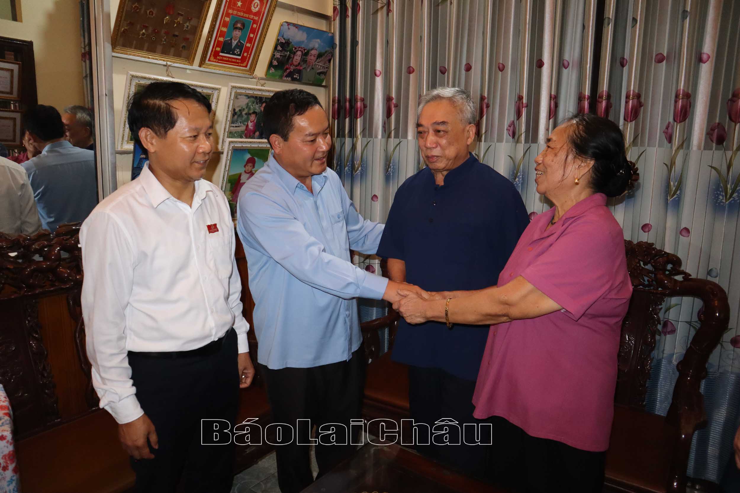 Quan tâm chăm lo gia đình người có công